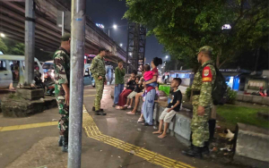 Patroli Malam Babinsa dan Komduk Intensif, Ciracas Dijaga Ketat dari Potensi Gangguan Kamtibmas