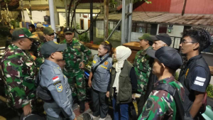 Patroli Komduk Matraman Libatkan Warga, Babinsa Dorong Pencegahan Tawuran Sejak Dini