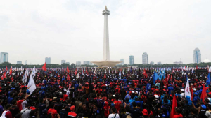 Ribuan Buruh Padati Monas, Presiden Prabowo Hadiri May Day 2026