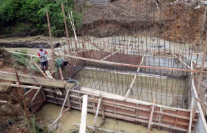 Satgas TNI AD Percepat Pengecoran Tiang Jembatan Penghubung Dua Desa di Mentawai