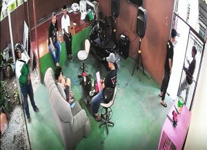 Rekaman CCTV saat Pemeriksaan oleh Oknum Kepolisian terkait Penggeledahan Rumah Warga di Cabangbungin Bekasi pada Minggu 3 Mei 2026 - Foto Istimewa