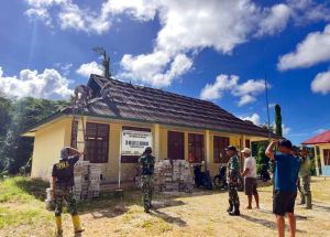 TNI AD Renovasi SDN 27 Beriulou, Atap Sekolah Dibongkar
