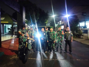 Babinsa dan Komduk Gelar Patroli Malam, Antisipasi Kejahatan Pasca May Day