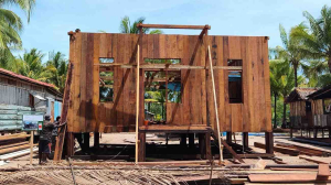 Satgas TMMD ke-128 Percepat Pembangunan Rumah Warga di Mimika