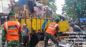 Satgas Sampah Kodim 0506/Tgr Bersihkan Jalan Raden Fatah, Tindaklanjuti Perintah Danrem