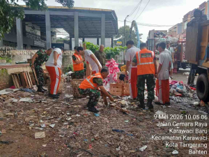 Satgas Sampah Kodim 0506/Tgr Bersihkan Tumpukan Sampah di Karawaci