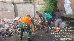 Satgas Sampah Kodim 0506/Tgr Sikat Sampah Pasar Malabar Dengan Bentor