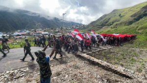 800 Warga Puncak Jaya Kirab Bendera 50 Meter Peringati Hari Lahir Pancasila