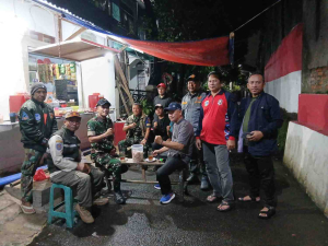 Babinsa dan Warga Gelar Patroli Malam, Perkuat Kamtibmas di Halim Perdanakusuma