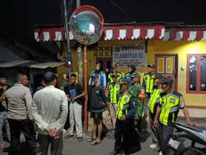 Patroli Komduk di Cipayung, TNI-Polri dan Warga Bersatu Cegah Tawuran Remaja