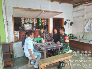 Babinsa Koramil 07/Pondok Aren Perkuat Kemanunggalan Lewat Komsos di Parigi Baru