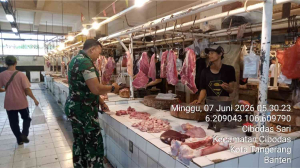 Babinsa Cibodas Pantau Harga Sembako, Pastikan Stabilitas Kebutuhan Pokok Warga