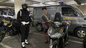 Patroli Batalyon B Pelopor amankan pemuda dengan Motor Mofidikasi dan Surat Tidak Sesuai
