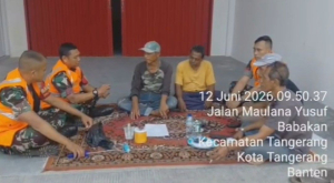 Koramil 01/Tangerang Gerakkan Warga Tangani Darurat Sampah di Babakan