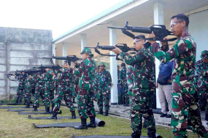 Lanud Sjamsudin Noor Perkuat Kesiapsiagaan Prajurit Lewat Latihan Menembak Berkala