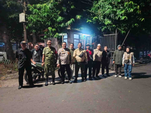 Babinsa Pulogadung Perkuat Siskamling, Libatkan Warga Jaga Keamanan Lingkungan