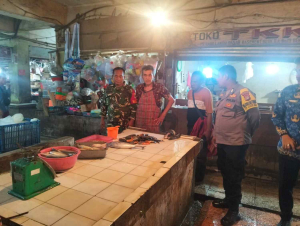 Babinsa Batuceper Pantau Harga Sembako di Pasar Duta Garden, Pastikan Stabilitas dan Ketersediaan