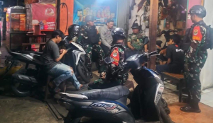 Babinsa Cipayung Perkuat Patroli Malam, Antisipasi Tawuran dan Kenakalan Remaja