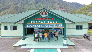 Kodim 1714/Puncak Jaya Gelar Nobar Piala Dunia 2026, Perkuat Kebersamaan TNI dan Warga