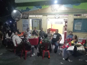 TNI-Polri dan Warga Gelar Patroli Malam di Jatinegara, Perkuat Pengamanan Lingkungan