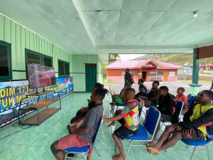 Nobar Piala Dunia 2026, Kodim 1714/Puncak Jaya Perkuat Silaturahmi dan Kebersamaan dengan Masyarakat