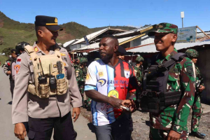Patroli Gabungan TNI-Polri di Puncak Jaya, Senjata Tradisional dan Barang Berbahaya Diamankan