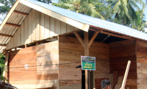 Satgas TNI AD Pasang Kalsiboard RTLH Warga Mentawai, Rehabilitasi Masuki Tahap Akhir