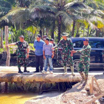 Hari Kedua di Mentawai, Wadan Pusterad Cek Pembangunan Rumah hingga Jembatan