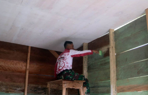 Rumah Ahmad di Mentawai Hampir Rampung, Satgas TNI AD Genjot Finishing
