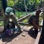 Satgas TNI AD Kebut Pembangunan Jembatan Gantung Berioulou di Mentawai