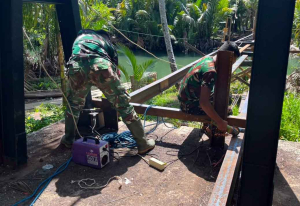 Satgas TNI AD Kebut Pembangunan Jembatan Gantung Berioulou di Mentawai