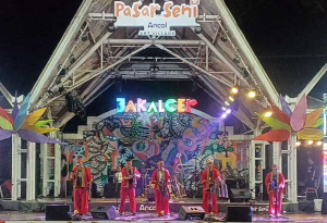 Calung Garut Hipnotis Pengunjung, Pasar Seni Ancol Disesaki Penonton
