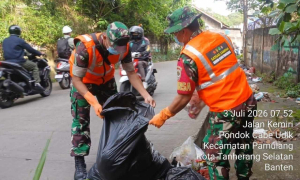 Satgas Sampah Koramil 08/Pamulang Bersihkan Lingkungan Kel. Pondok Cabe
