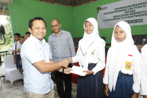 PalmCo Salurkan Rp1,3 Miliar untuk Pendidikan di Sumatera dan Kalimantan