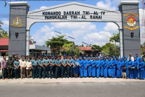 Lanal Ranai Lepas Danlanal Kolonel Ady Dharmawan dengan Penuh Haru