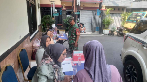 Koramil 02/Matraman Gelar Bakti Kesehatan, Puluhan Warga Manfaatkan Layanan Pemeriksaan Gratis