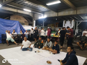 Babinsa Kodim 0504 Pererat Kemanunggalan Lewat Nobar Bersama Warga