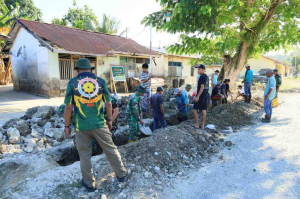 Satgas TMMD dan Warga Percepat Pembangunan Drainase di Bokimaake