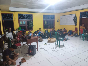 Satgas TMMD dan Warga Sesor Nobar Final Piala Dunia Bersama
