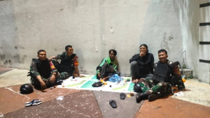 Babinsa Pulogadung Perkuat Keamanan Lewat Patroli Malam Bersama Komduk