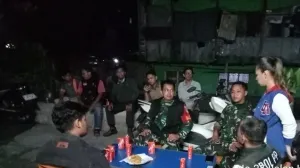 Babinsa Jatinegara Perkuat Sinergi Jaga Keamanan Lewat Patroli Malam