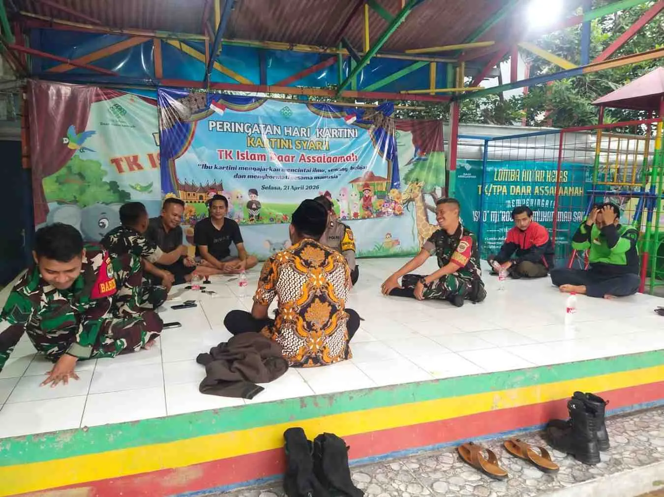 Babinsa Ciputat Perkuat Kamtibmas Lewat Komsos 1 Babinsa Ciputat Perkuat Kamtibmas Lewat Komsos