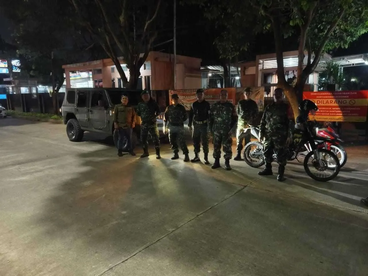 Babinsa dan Komduk Perkuat Patroli Malam Jaga Kondusivitas Wilayah