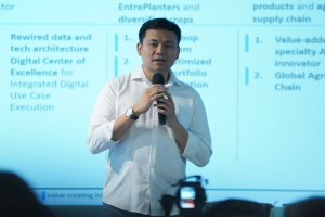 Direktur PalmCo Jadi Mahasiswa Perdana Magister ITSI