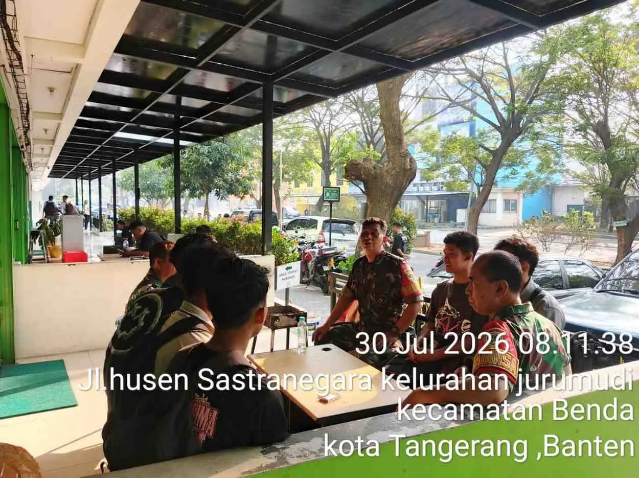 Babinsa Batuceper Perkuat Komsos Bersama Warga Jurumudi