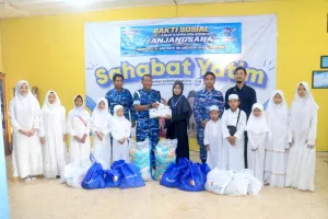 Lanud Sjamsudin Noor Tebar Kepedulian pada Hari Bakti TNI AU