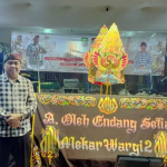 Ratusan Warga Saksikan Wayang Golek di Babaritan Sedekah Bumi Jatisampurna