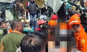 Truk Rem Blong Hantam Rumah di Pasuruan, Empat Orang Tewas