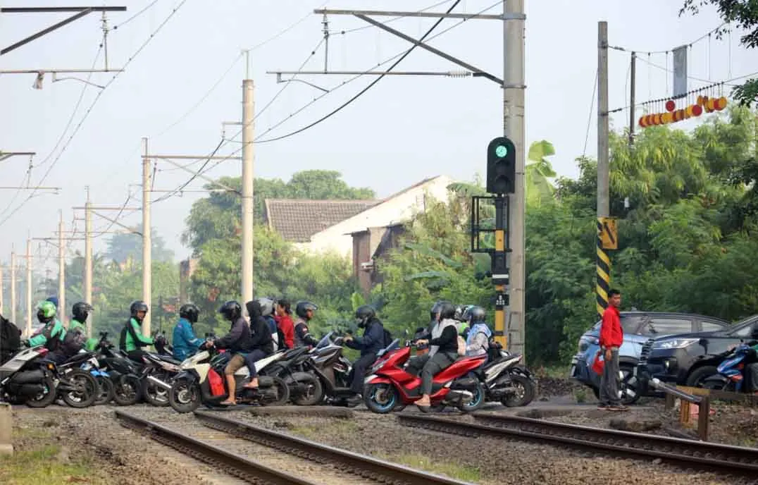 Triton Tertabrak KA Gajayana di Bulak Kapal, Pengemudi Tewas, Perlintasan Jadi Sorotan