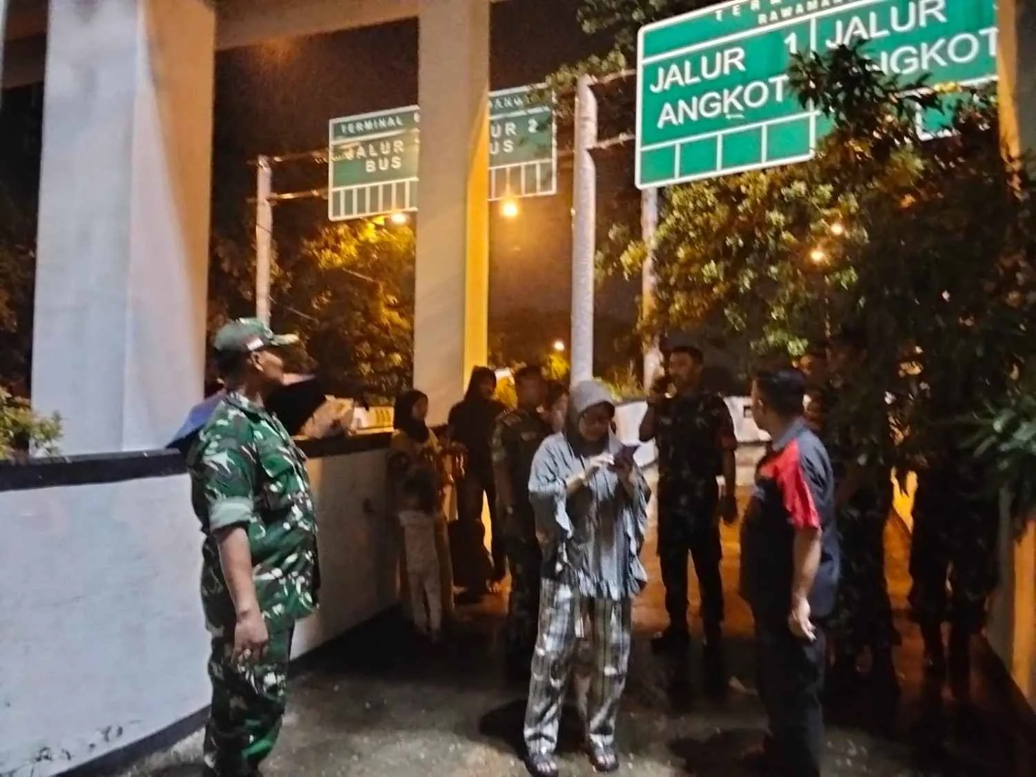 Koramil Pulogadung Perkuat Siskamling Bersama Aparat dan Warga 1 Koramil Pulogadung Perkuat Siskamling Bersama Aparat dan Warga